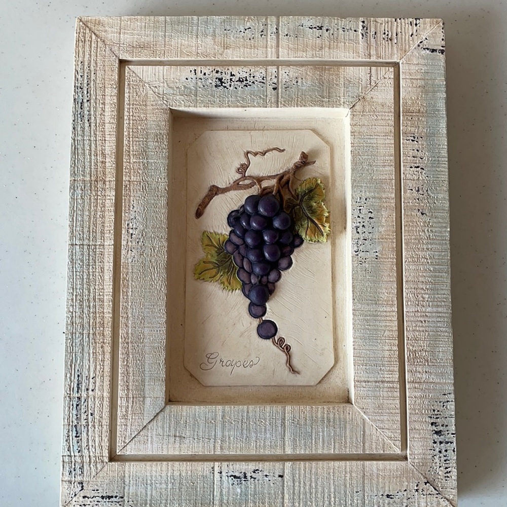 3-D WALL PLAQUE Grapes Hand Painted Resin Faux Wood Art Decorative Home Decor